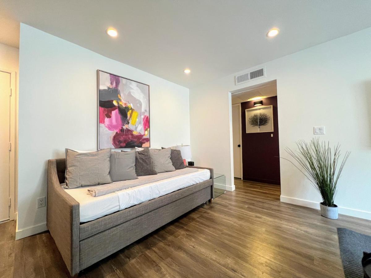 Hollywood Purple Habitat Villa ลอสแอนเจลิส ภายนอก รูปภาพ